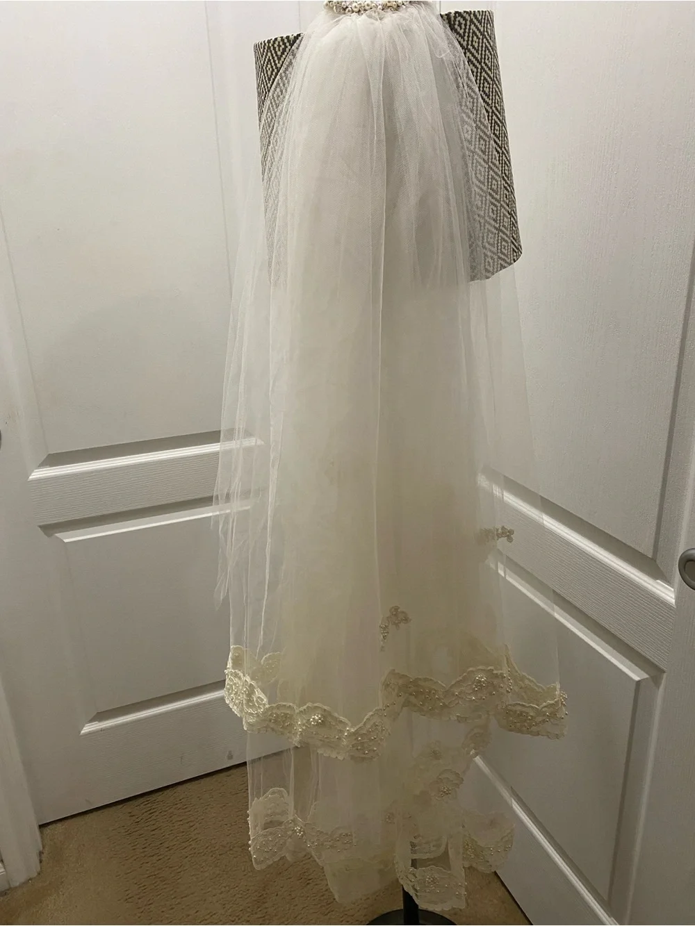 Ivory 2 Tiered Pearl Lace-Edged Appliqué Scalloped 35”L Comb Wedding Bridal Veil